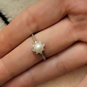 3/$20 size 7 pearl ring